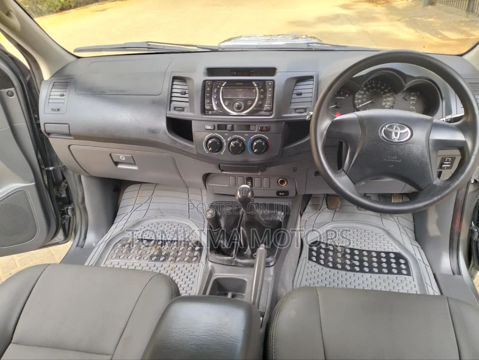 Toyota Hilux 2013 Gray