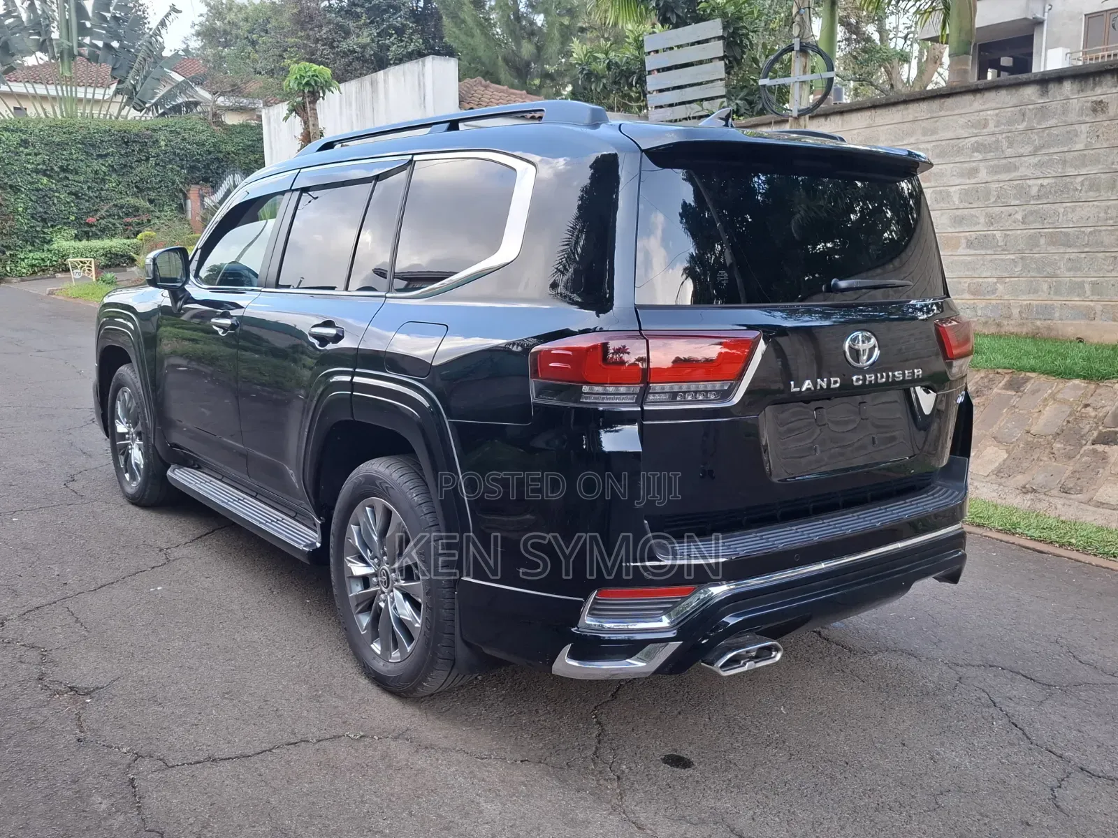 Toyota Land Cruiser LC300 2024 Black