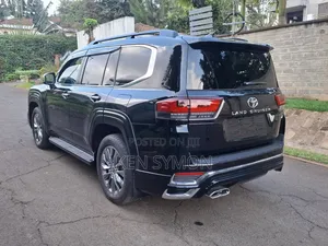 Toyota Land Cruiser LC300 2024 Black