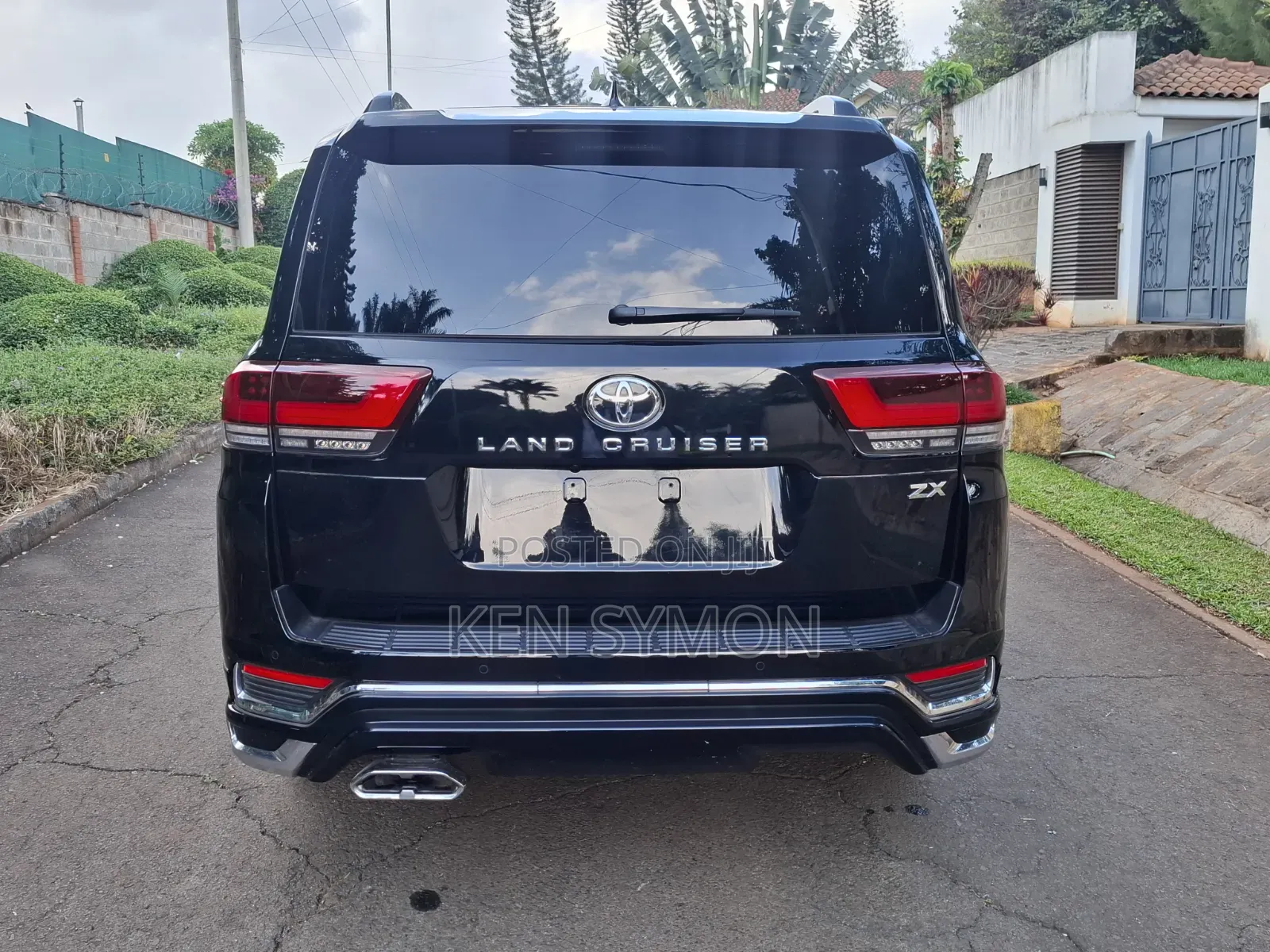 Toyota Land Cruiser LC300 2024 Black
