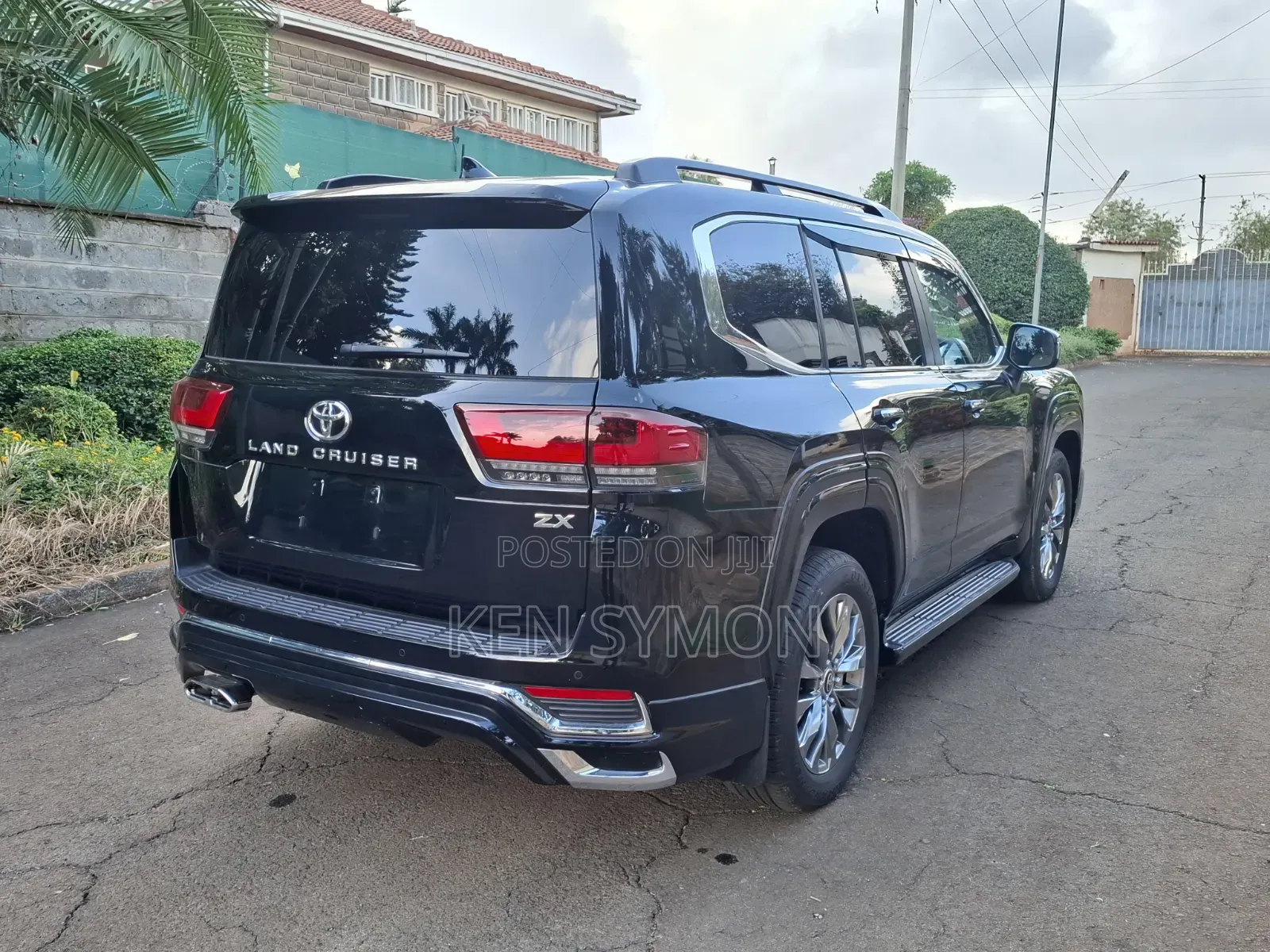 Toyota Land Cruiser LC300 2024 Black