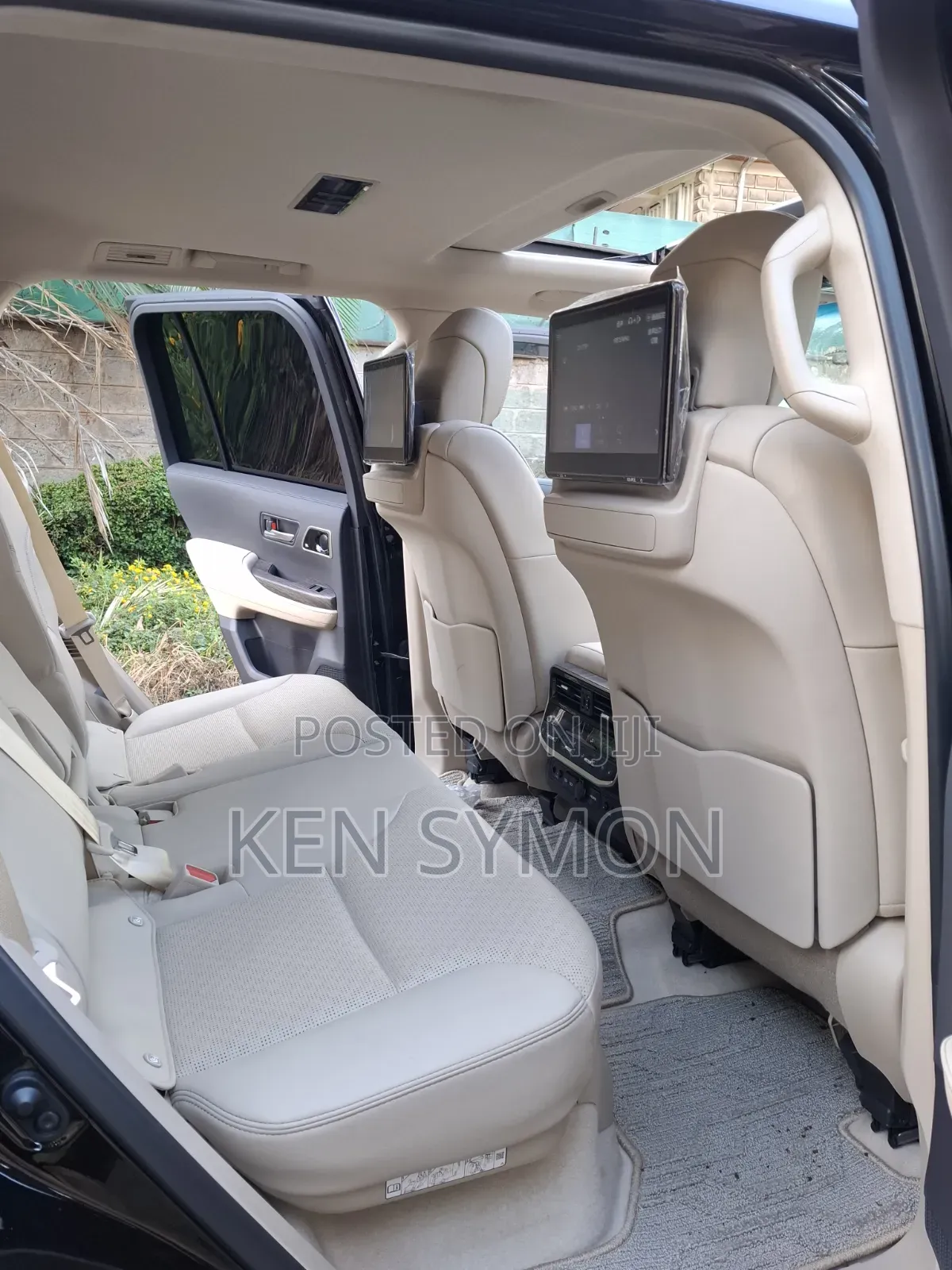 Toyota Land Cruiser LC300 2024 Black