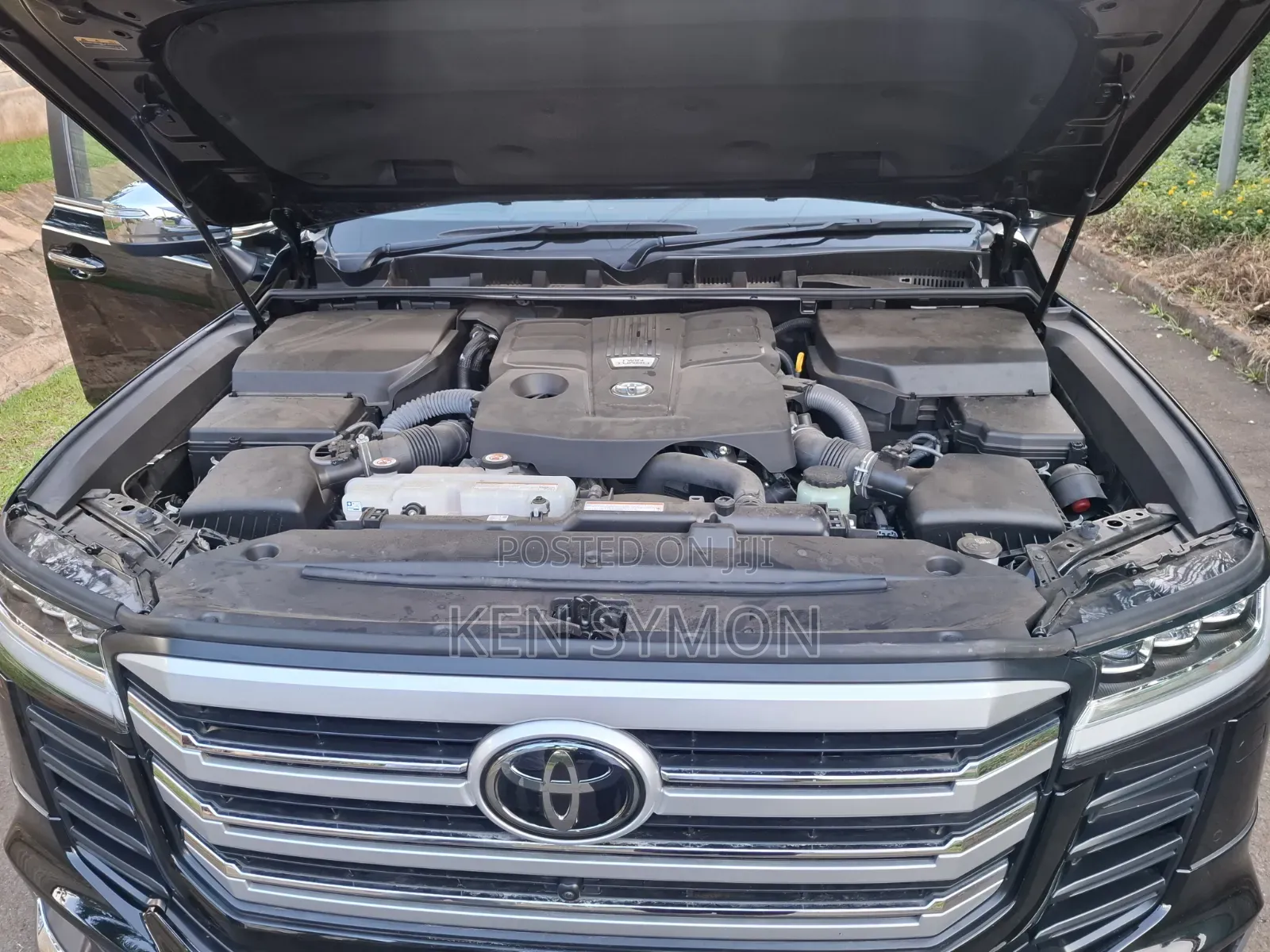 Toyota Land Cruiser LC300 2024 Black