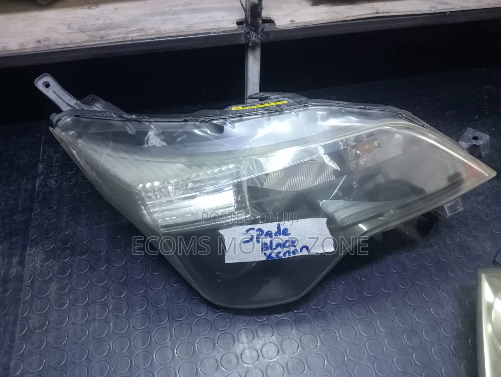 Toyota Spade 2015 Headlight