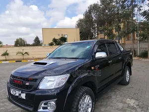 Toyota Hilux 2.5 D-4D 4X4 SRX 2010 Black