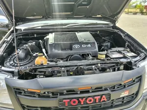 Toyota Hilux 2.5 D-4D 4X4 SRX 2010 Black