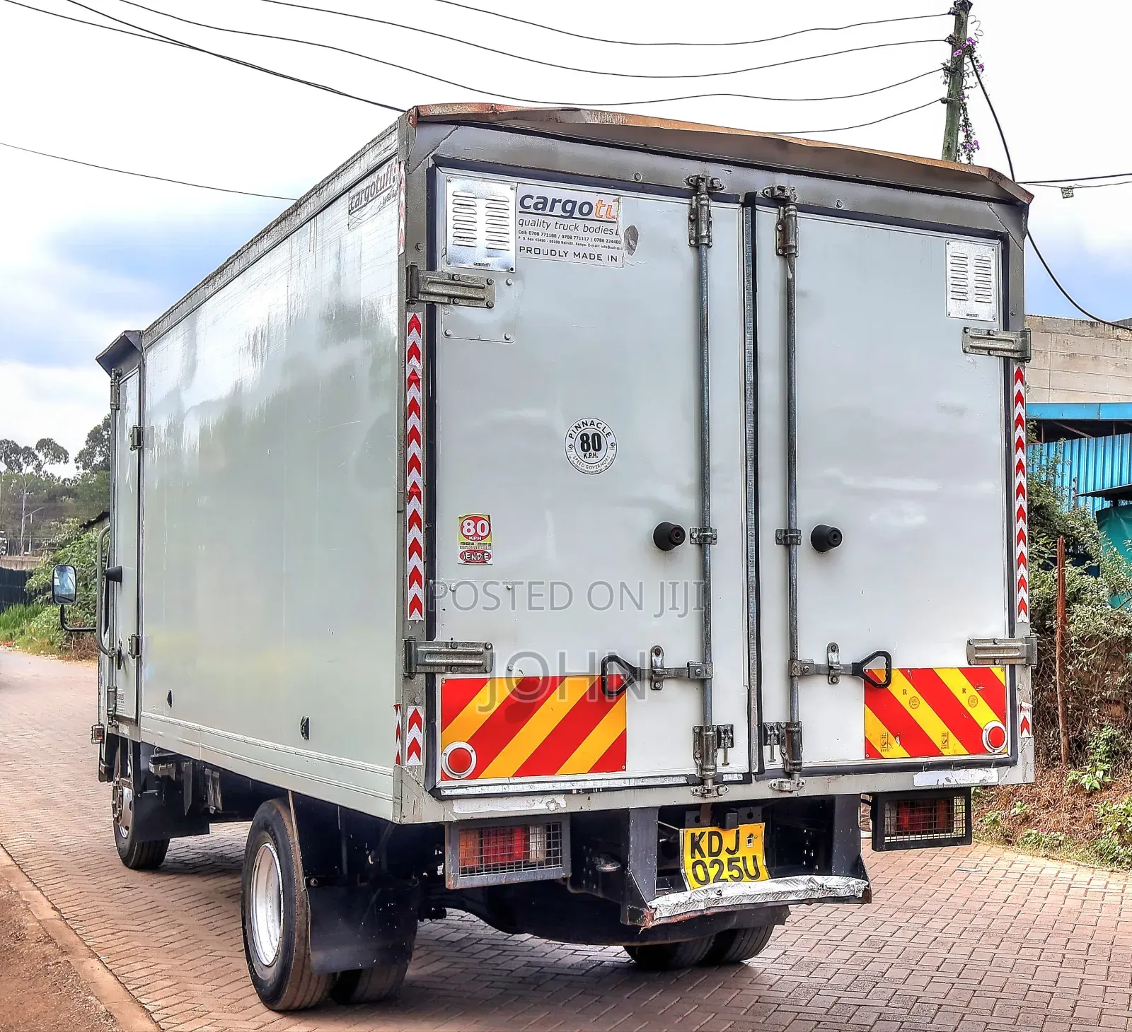 Isuzu NQR 2022 Model – Fibre Closed Body