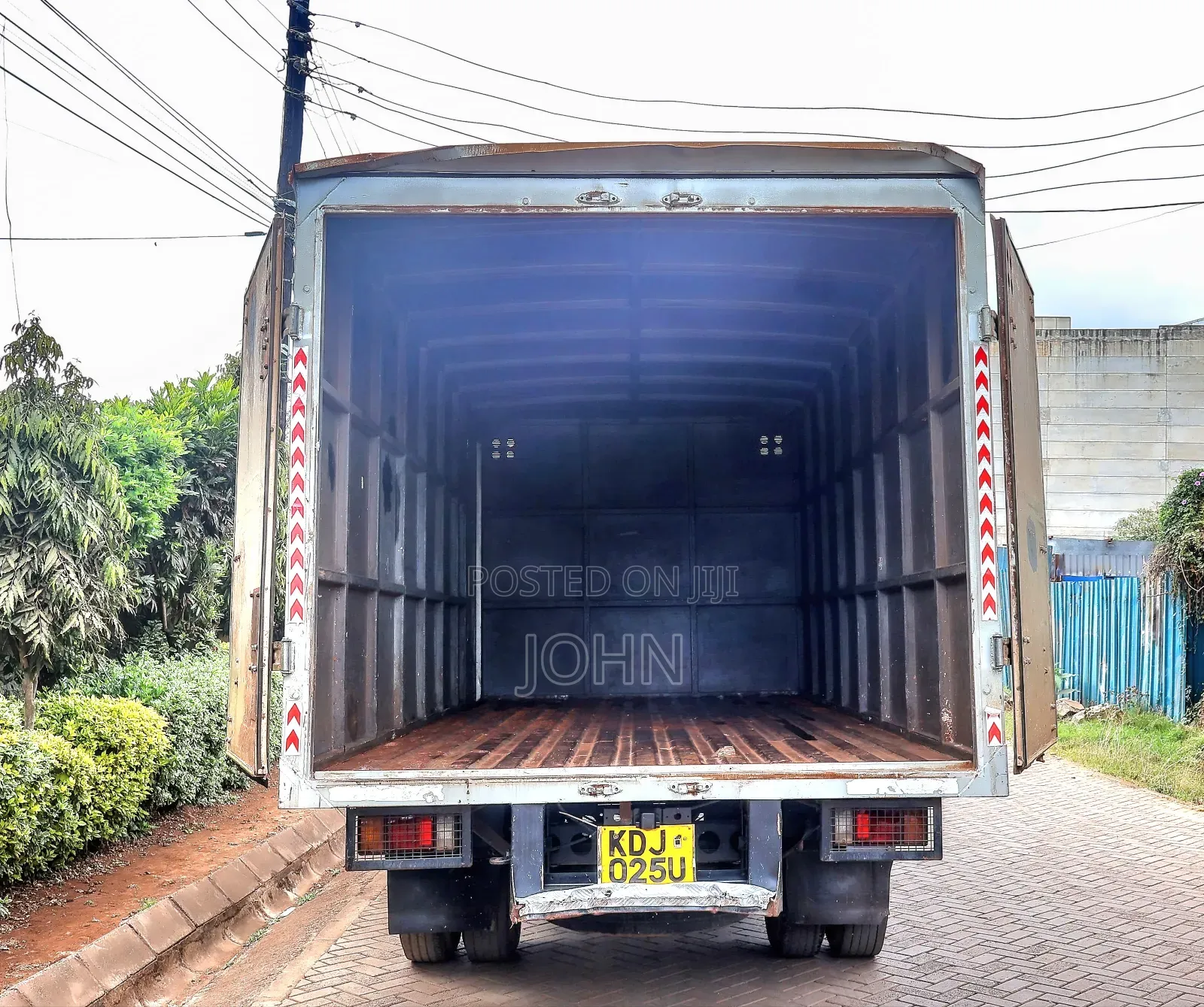 Isuzu NQR 2022 Model – Fibre Closed Body