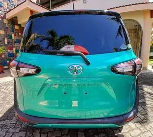 Toyota Sienta 2019 Green
