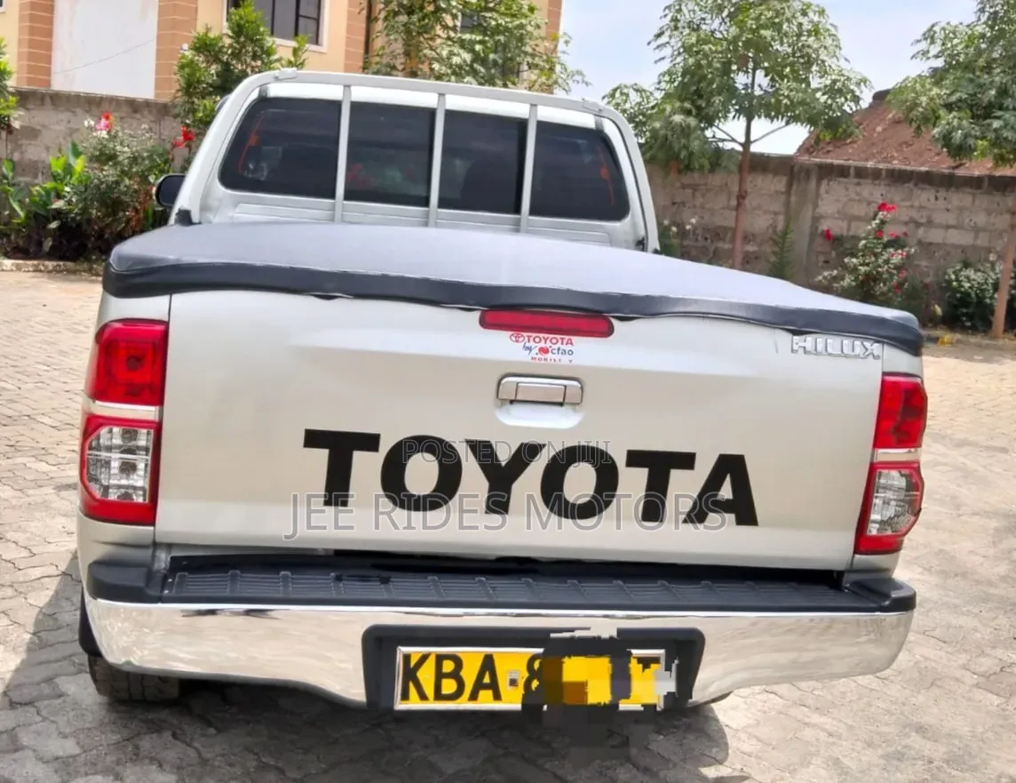 Toyota Hilux 2.5 Cab 2005 Gray