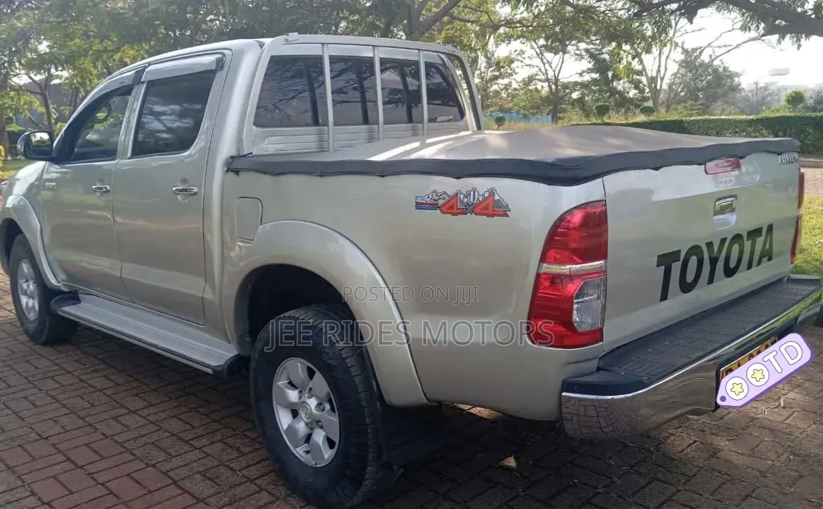 Toyota Hilux 2.5 Cab 2005 Gray