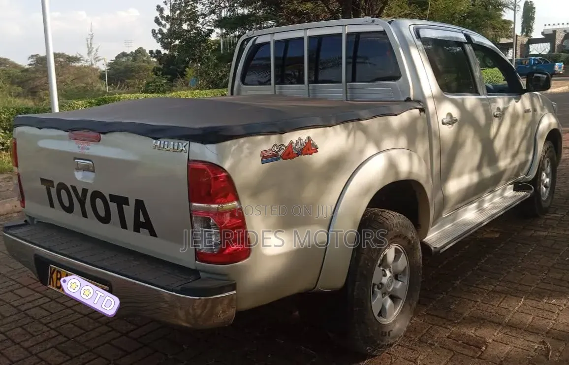 Toyota Hilux 2.5 Cab 2005 Gray