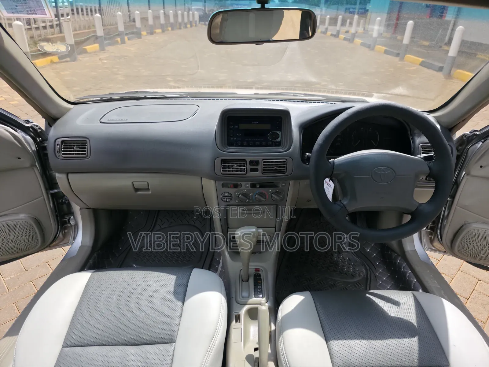 Toyota Corolla 1999 Silver