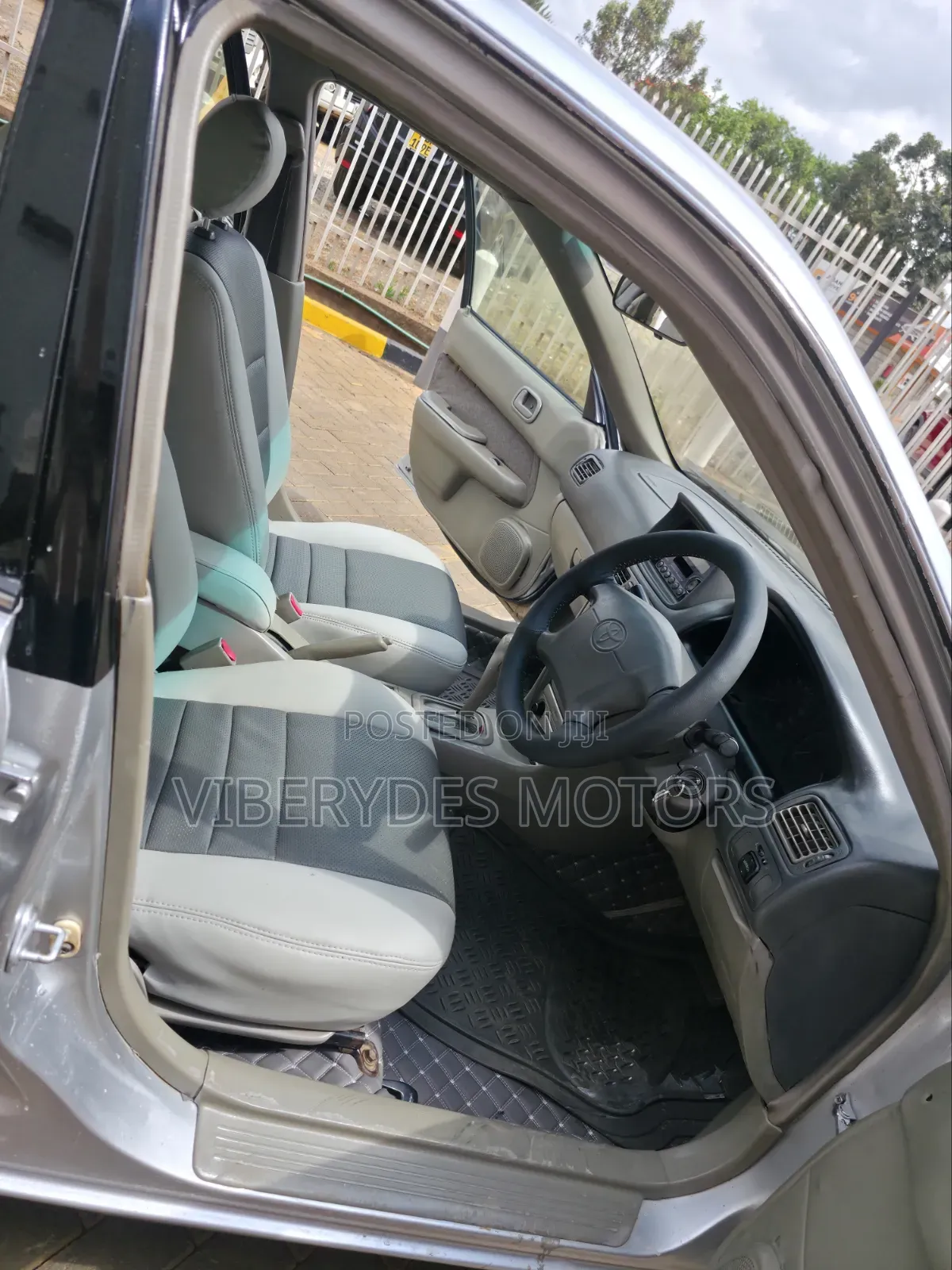 Toyota Corolla 1999 Silver