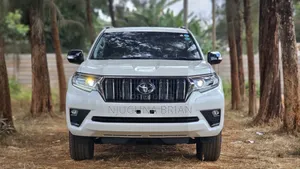 Toyota Land Cruiser Prado 2.8 2022 White