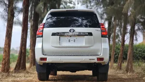 Toyota Land Cruiser Prado 2.8 2022 White