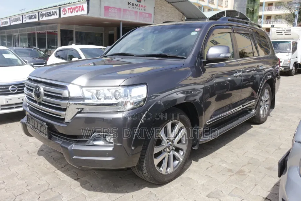 Toyota Land Cruiser 4.6 V8 ZX 2020 Gray