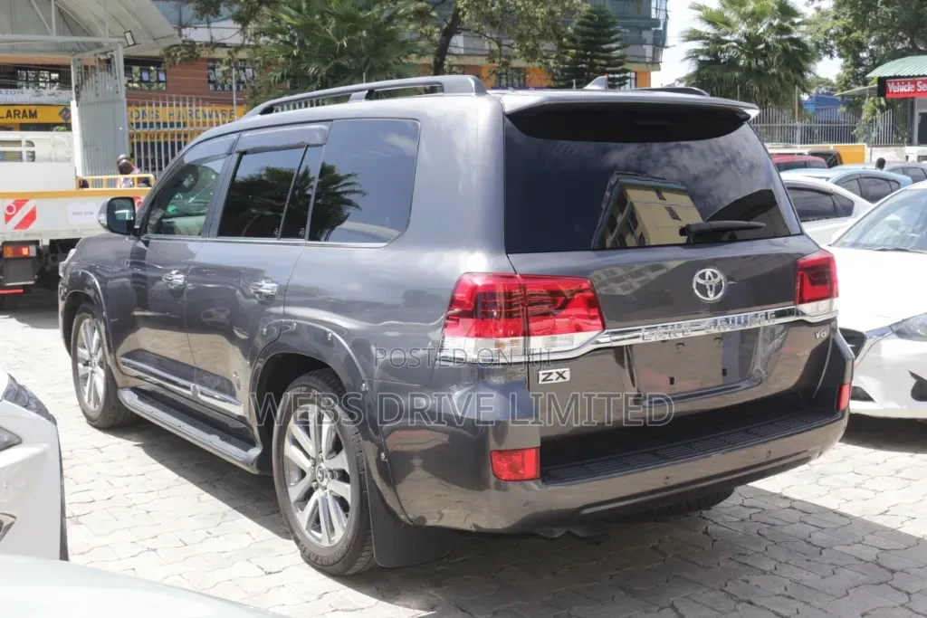 Toyota Land Cruiser 4.6 V8 ZX 2020 Gray