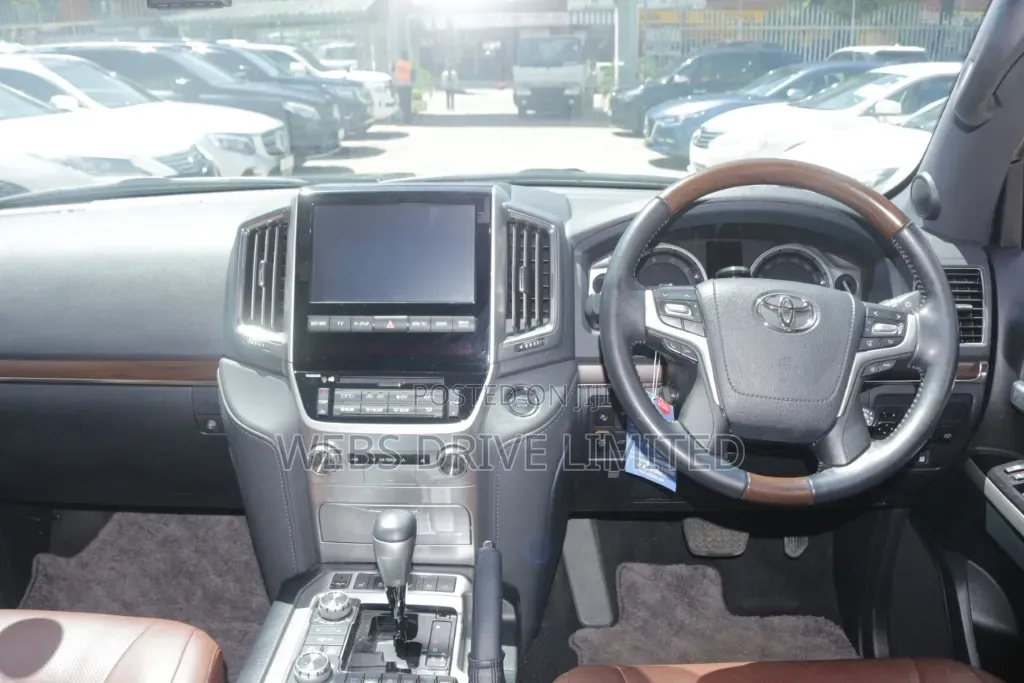Toyota Land Cruiser 4.6 V8 ZX 2020 Gray