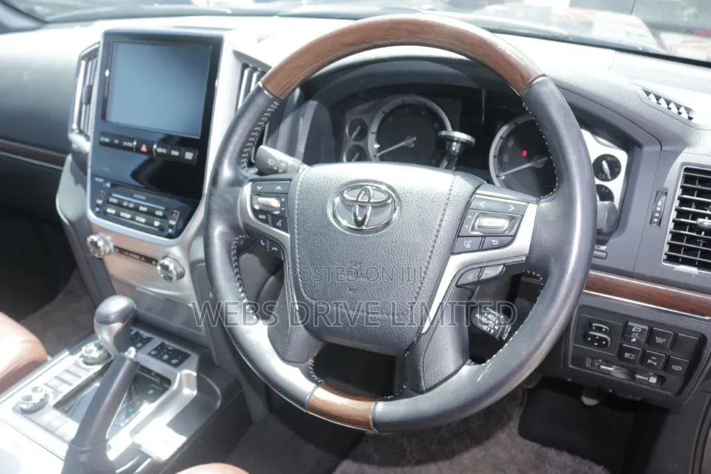 Toyota Land Cruiser 4.6 V8 ZX 2020 Gray