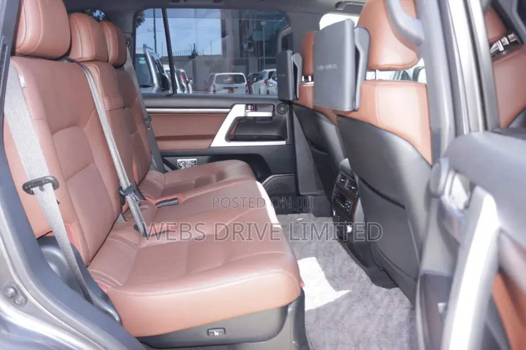 Toyota Land Cruiser 4.6 V8 ZX 2020 Gray