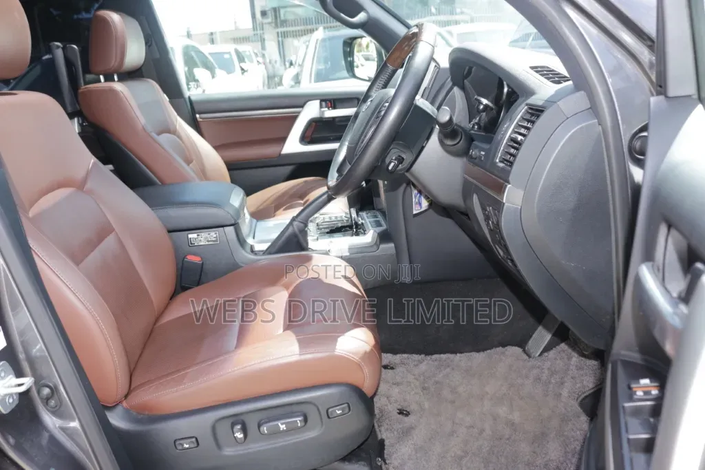 Toyota Land Cruiser 4.6 V8 ZX 2020 Gray