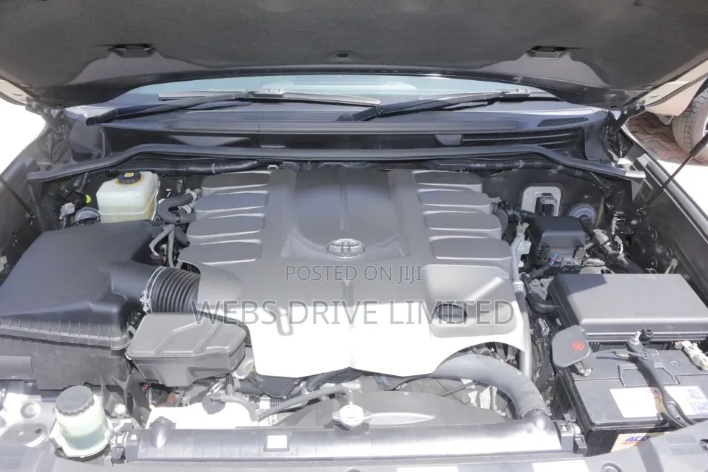 Toyota Land Cruiser 4.6 V8 ZX 2020 Gray