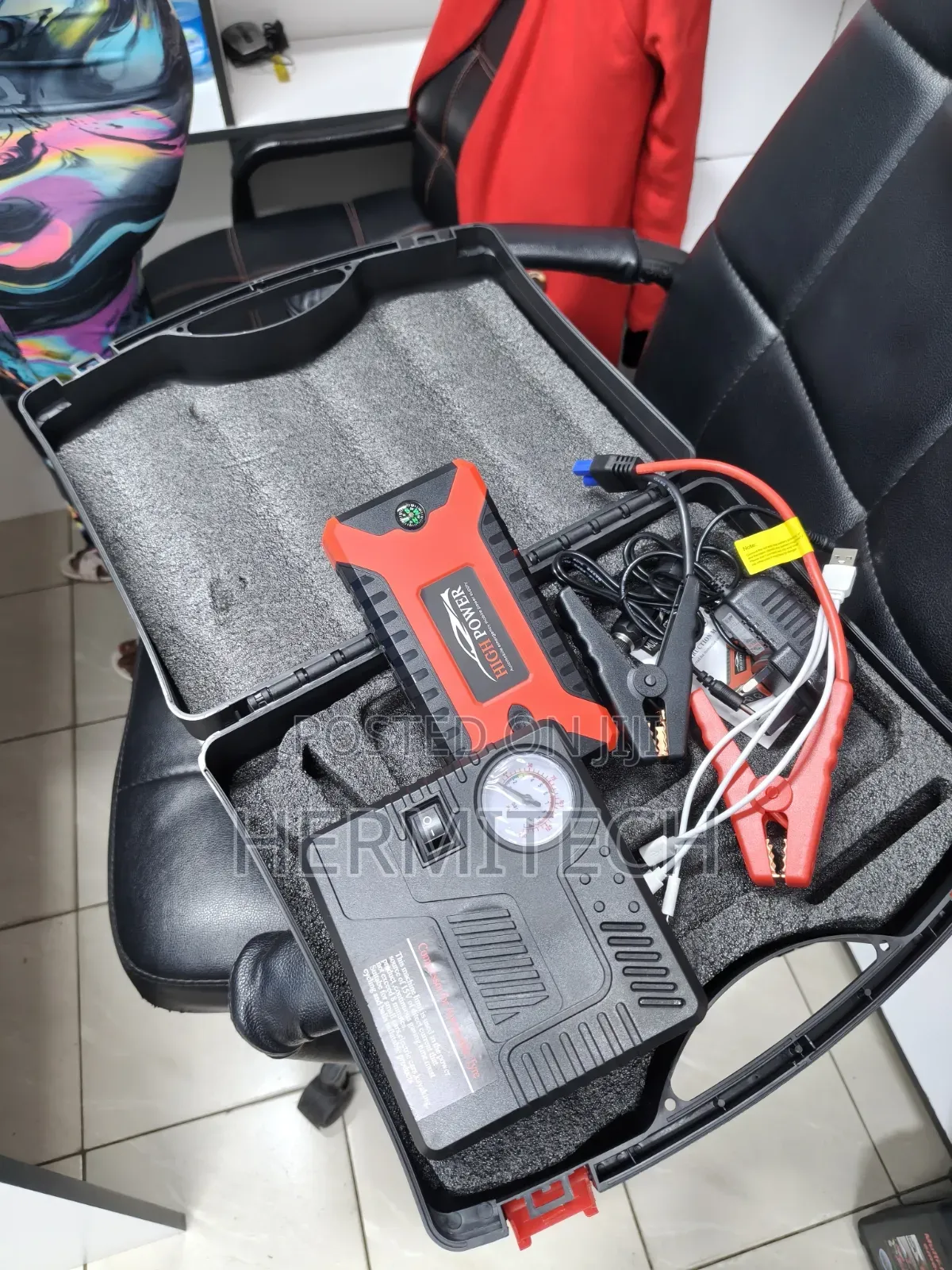 Portable Vehicle Battery Booster With Built-in Tyre Inflator
