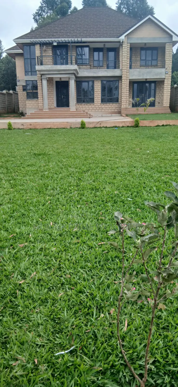 5bdrm Maisonette in Kerarapon for sale
