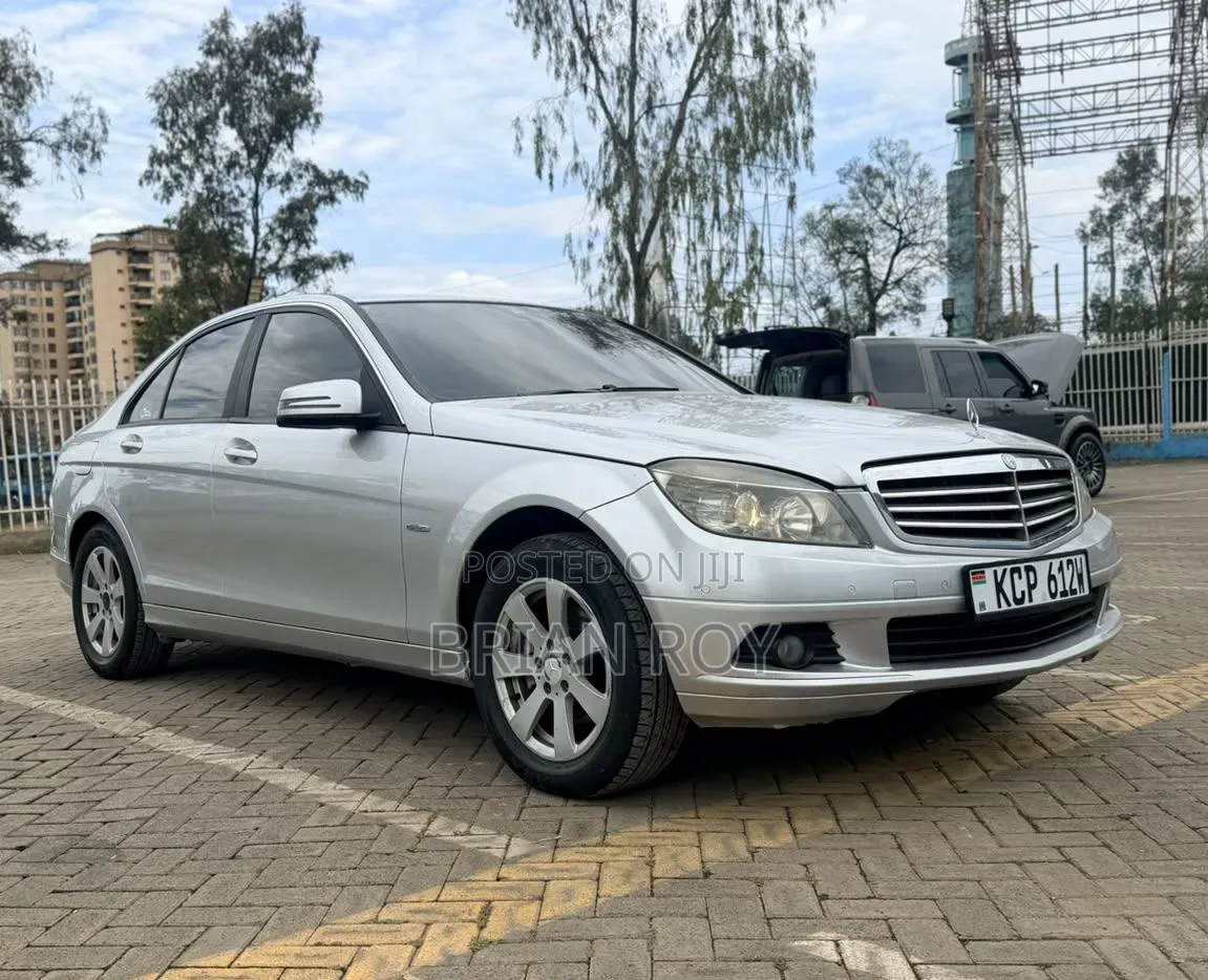 Mercedes-Benz C200 2011 Silver