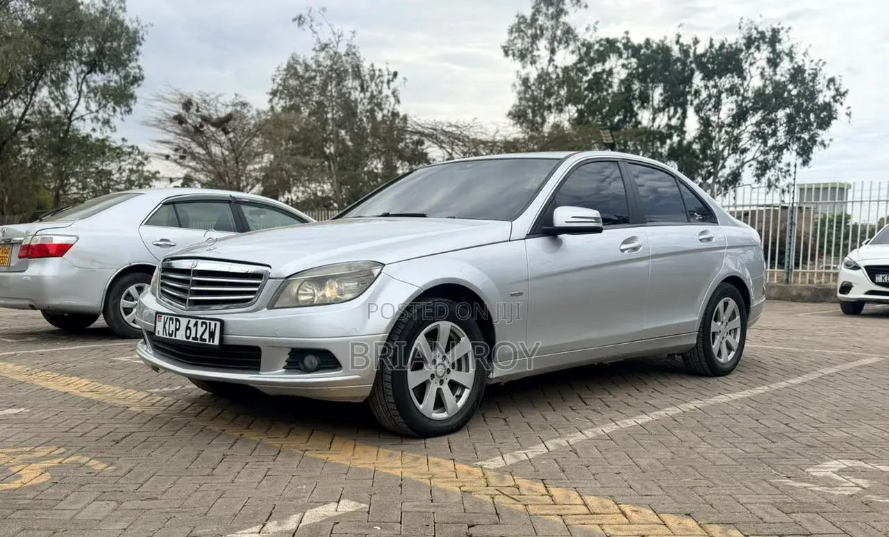 Mercedes-Benz C200 2011 Silver