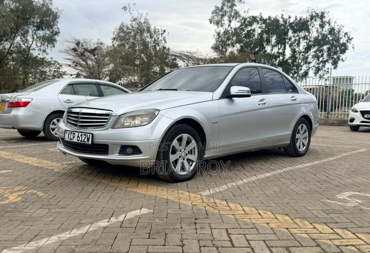 Mercedes-Benz C200 2011 Silver