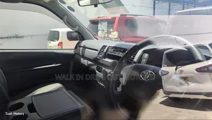 Toyota HiAce 2019 White