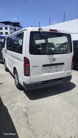 Toyota HiAce 2019 White