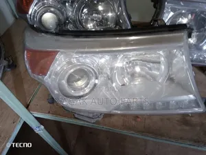 Toyota Landcruiser V8 2013 Headlight Xenon
