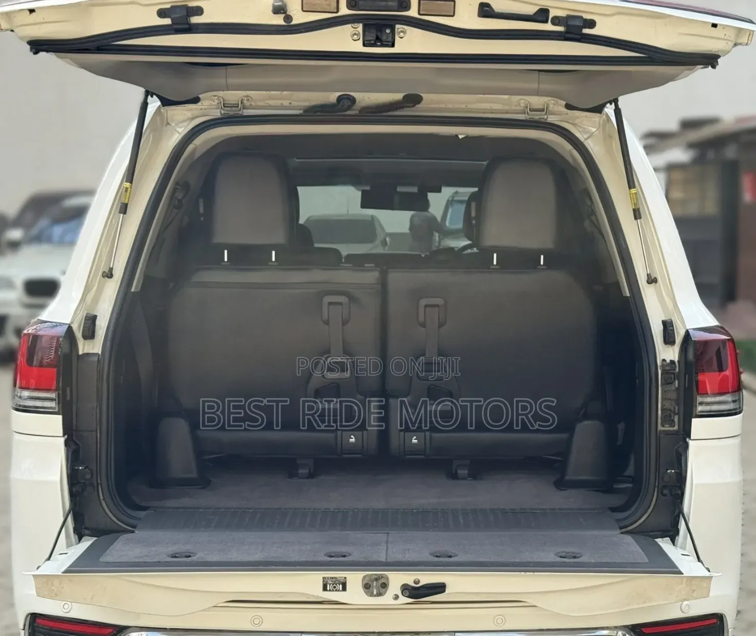Toyota Land Cruiser 4.6 V8 ZX 2015 Pearl