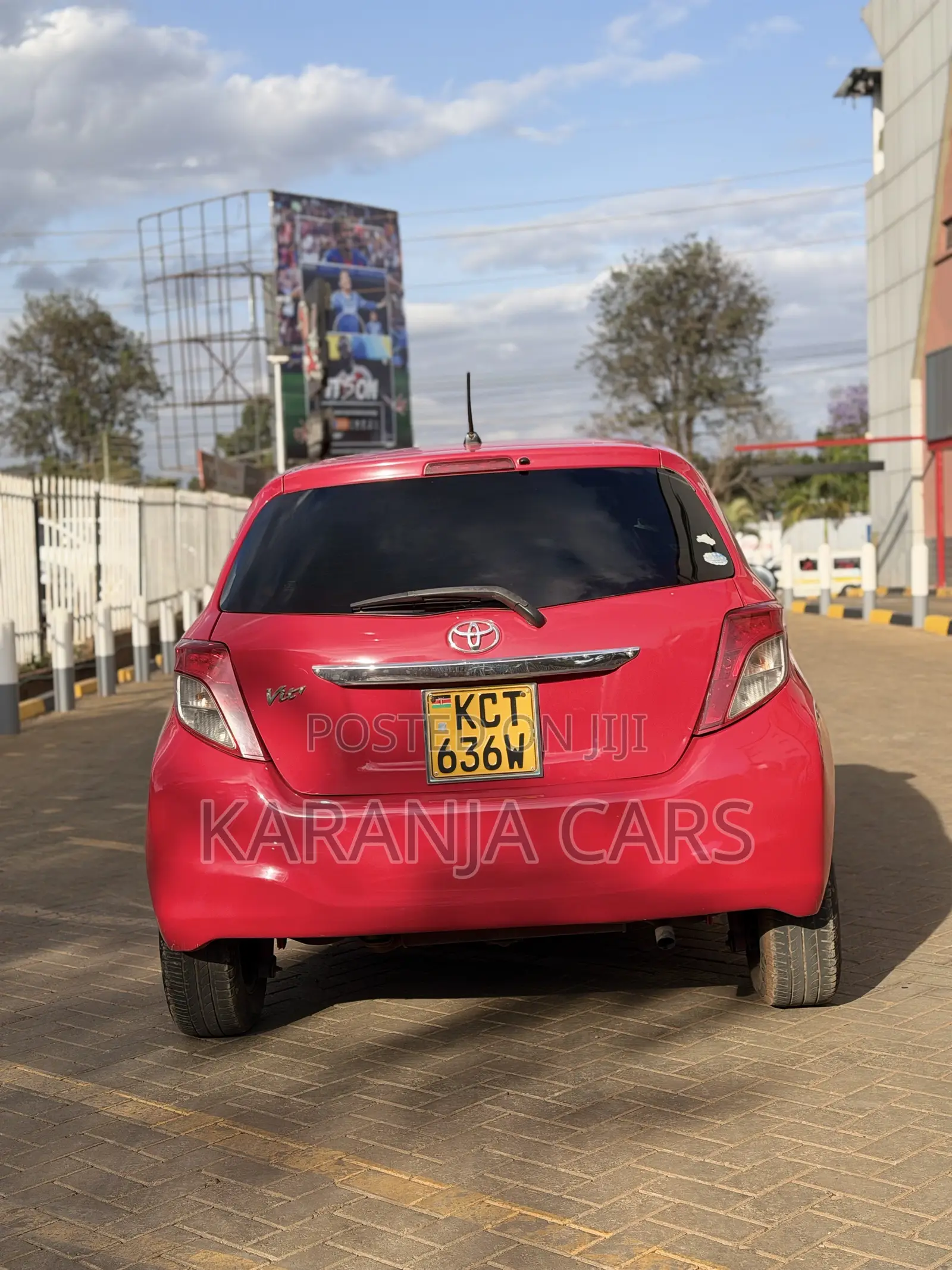 Toyota Vitz 1.3 AWD 5dr 2011 Red