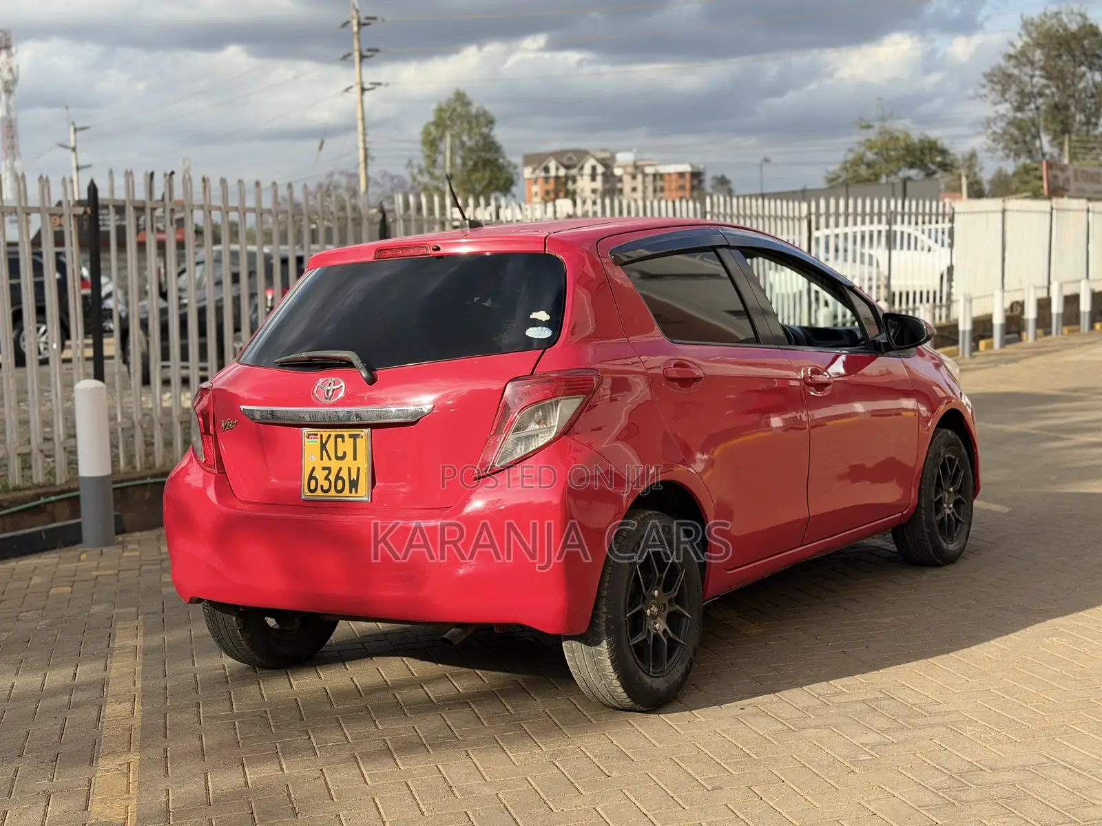 Toyota Vitz 1.3 AWD 5dr 2011 Red