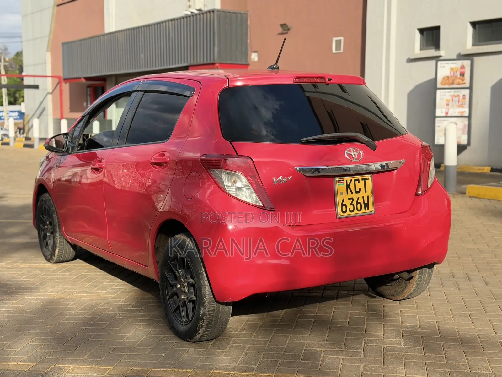 Toyota Vitz 1.3 AWD 5dr 2011 Red