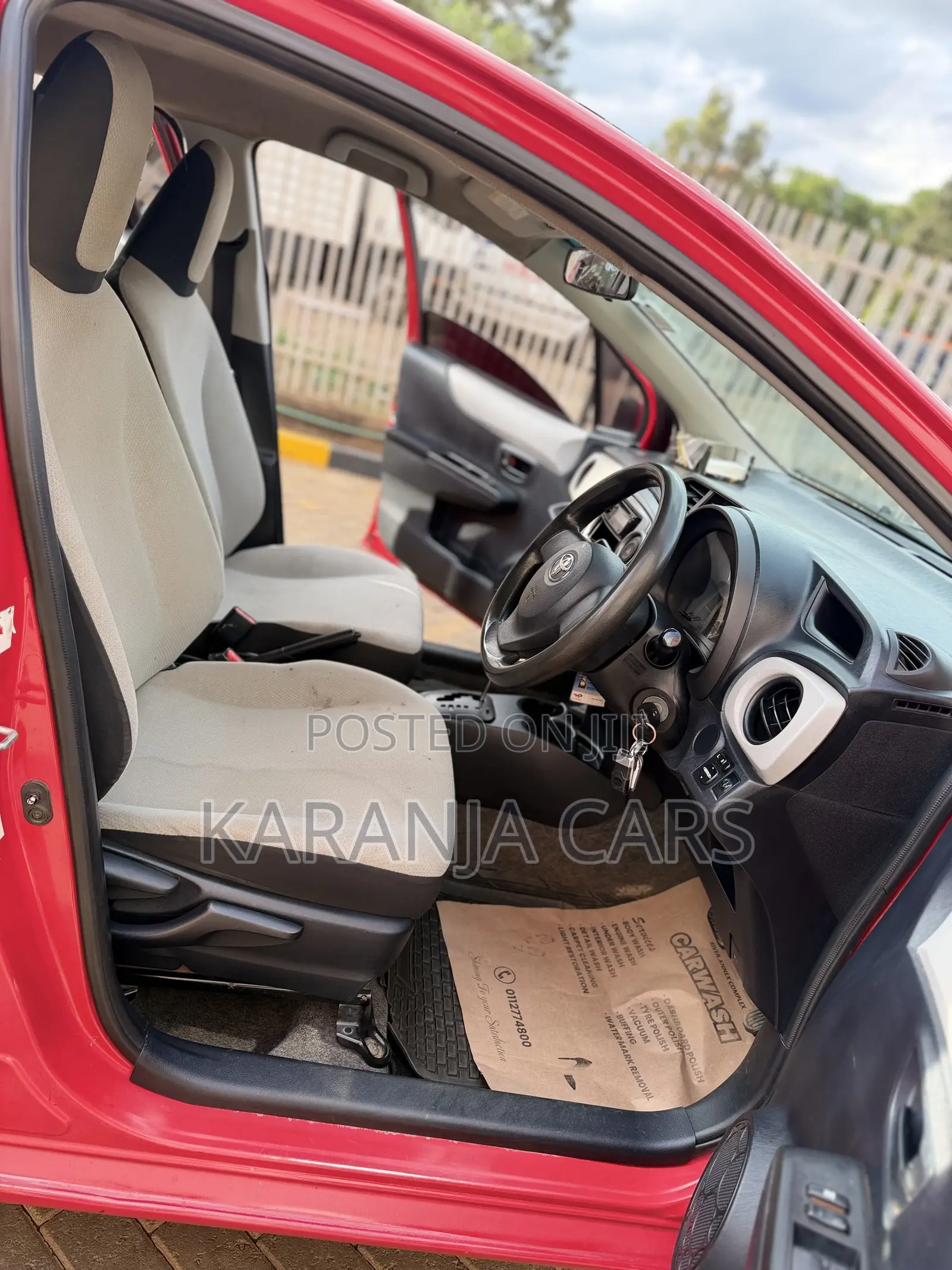 Toyota Vitz 1.3 AWD 5dr 2011 Red