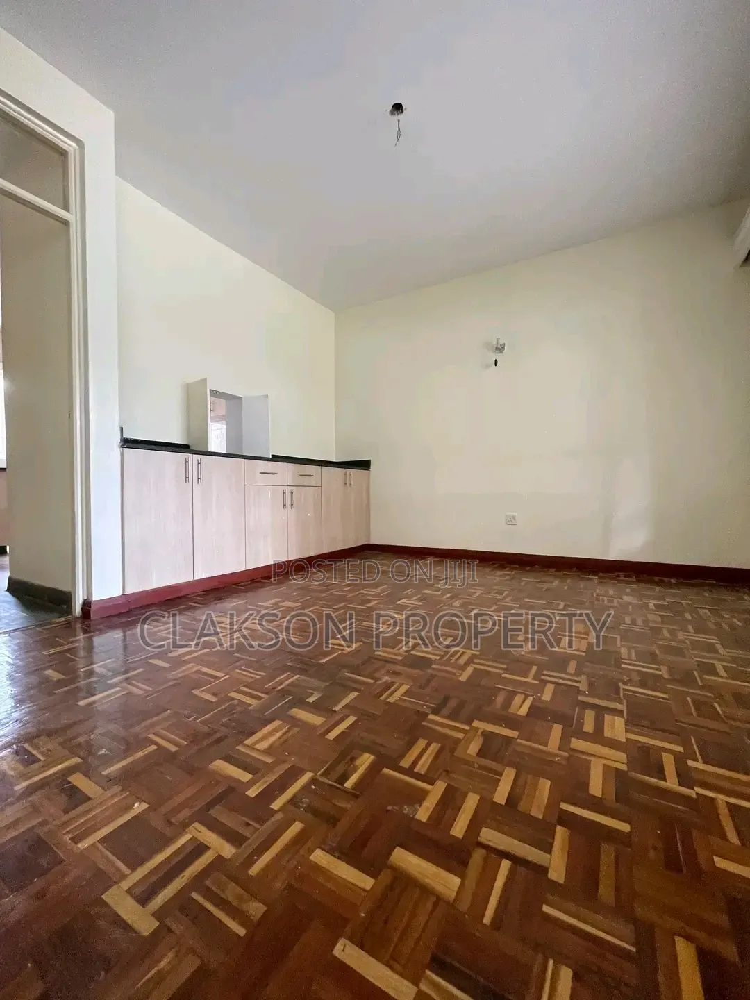 4bdrm Maisonette in Westland, Raphta Road Area for rent