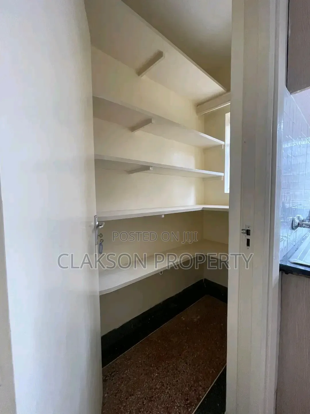 4bdrm Maisonette in Westland, Raphta Road Area for rent