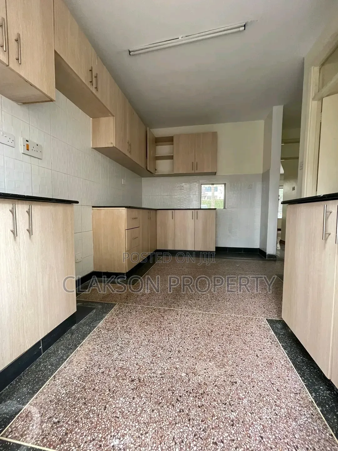 4bdrm Maisonette in Westland, Raphta Road Area for rent