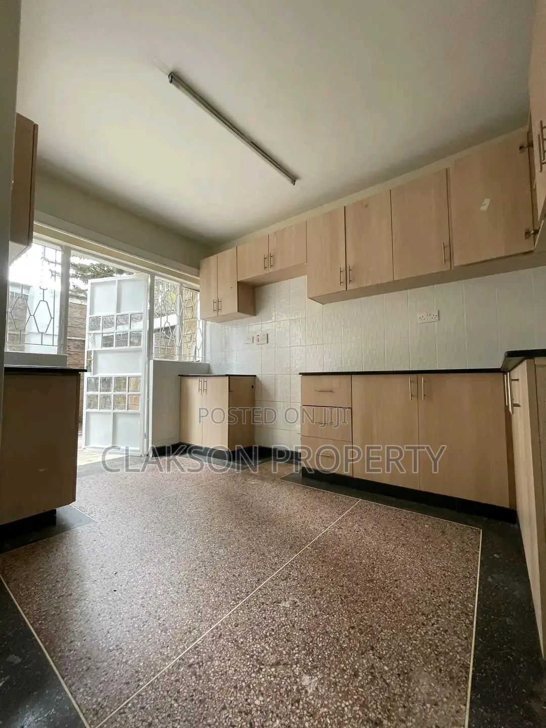 4bdrm Maisonette in Westland, Raphta Road Area for rent
