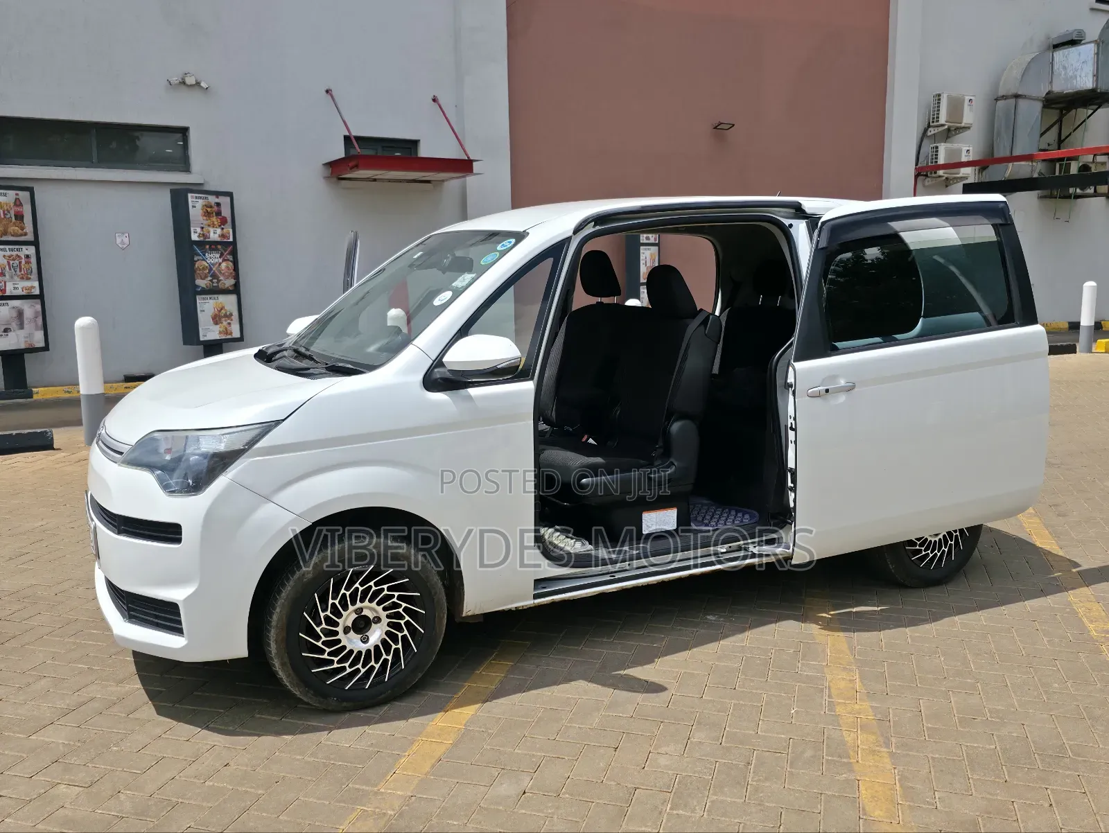 Toyota Spade 2019 White