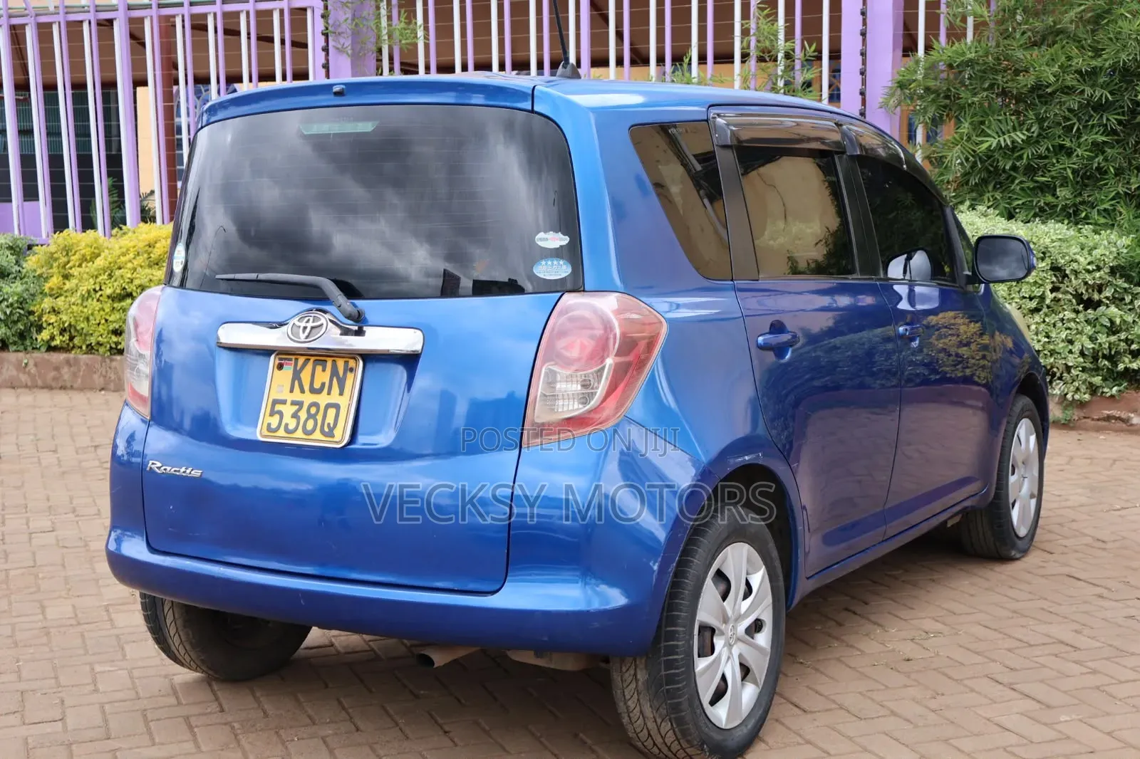 Toyota Ractis 2010 Blue