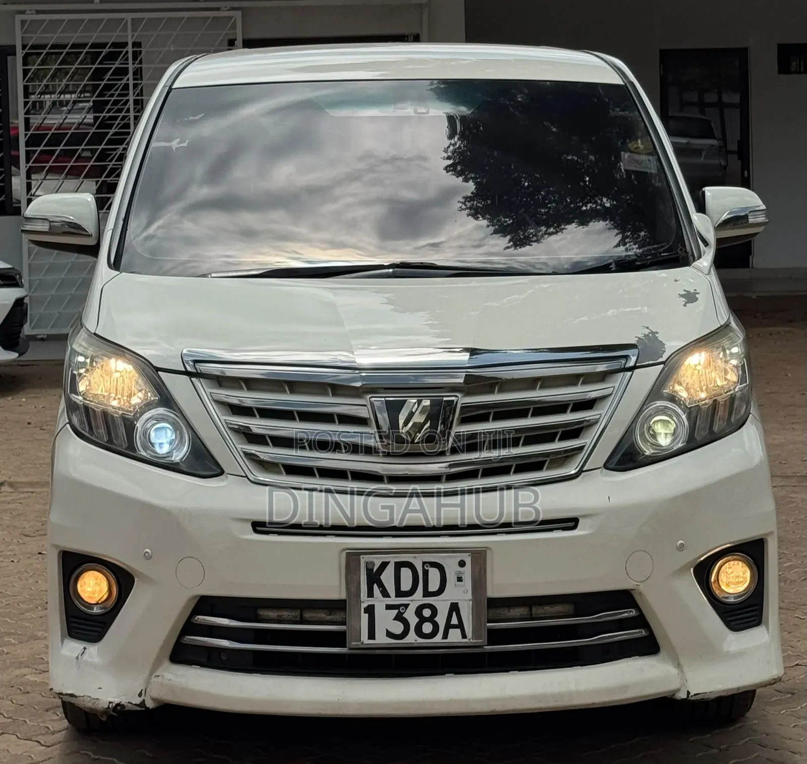 Toyota Alphard 2.4 Petrol FWD 2014 White