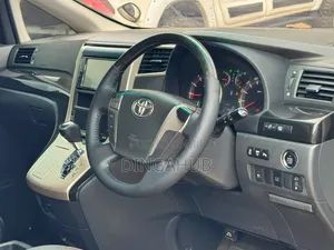Toyota Alphard 2.4 Petrol FWD 2014 White