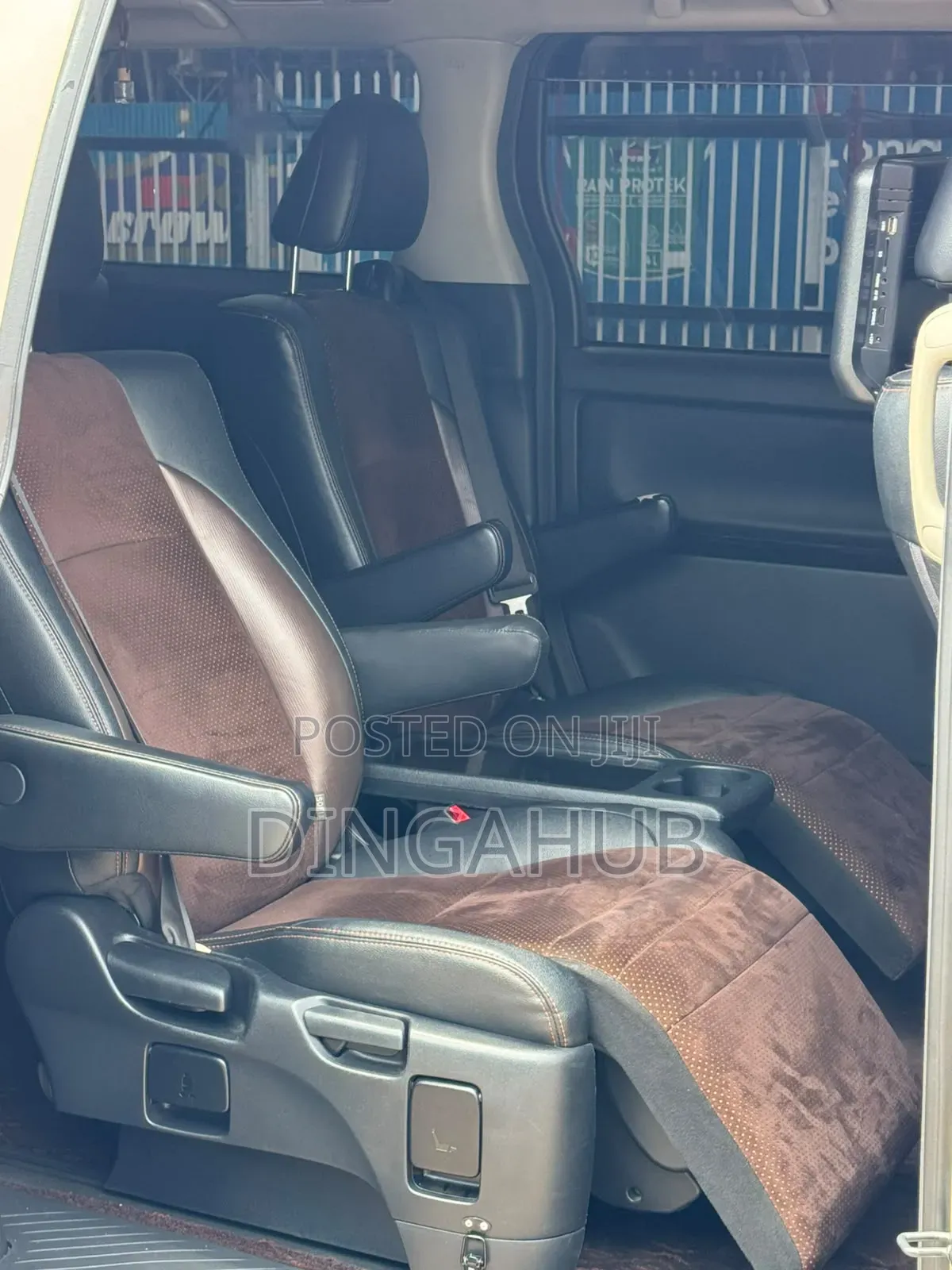 Toyota Alphard 2.4 Petrol FWD 2014 White