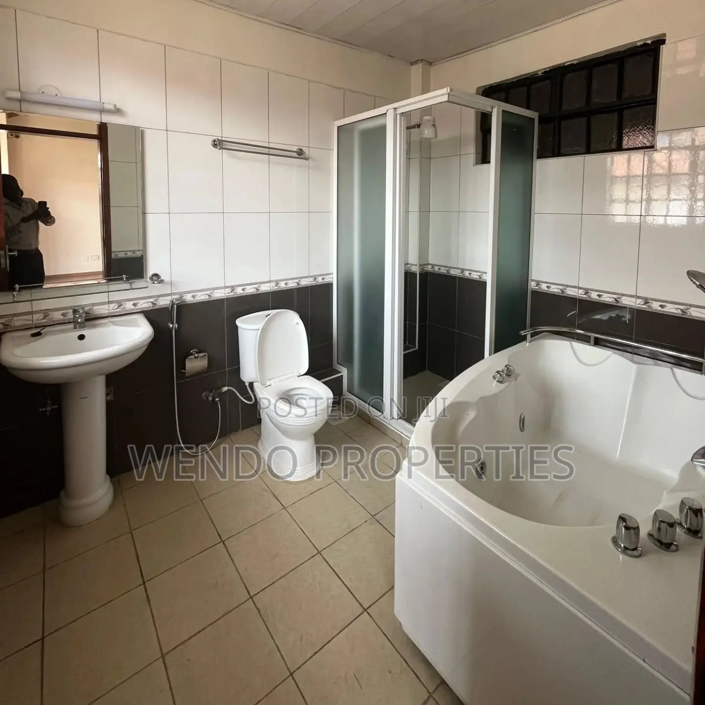 3bdrm Apartment in State House Area for rent